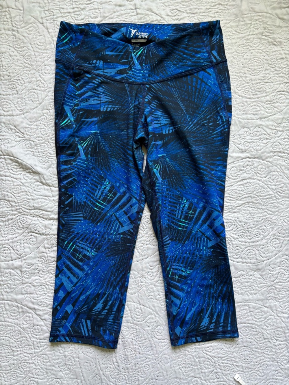 Old Navy Active Blue Leaf Print Capri Leggings